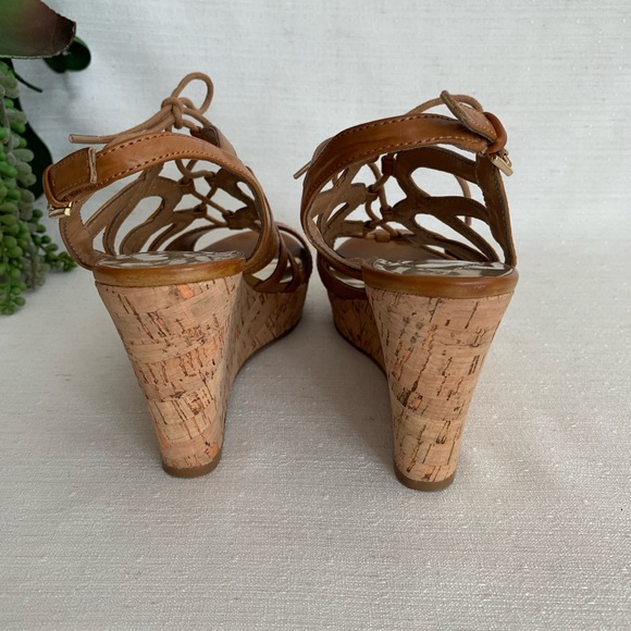 GUESS Elsiee Caramel Strappy Lace-up Wedge Heel Sandals Woman’s 7.5M - Picture 9 of 11